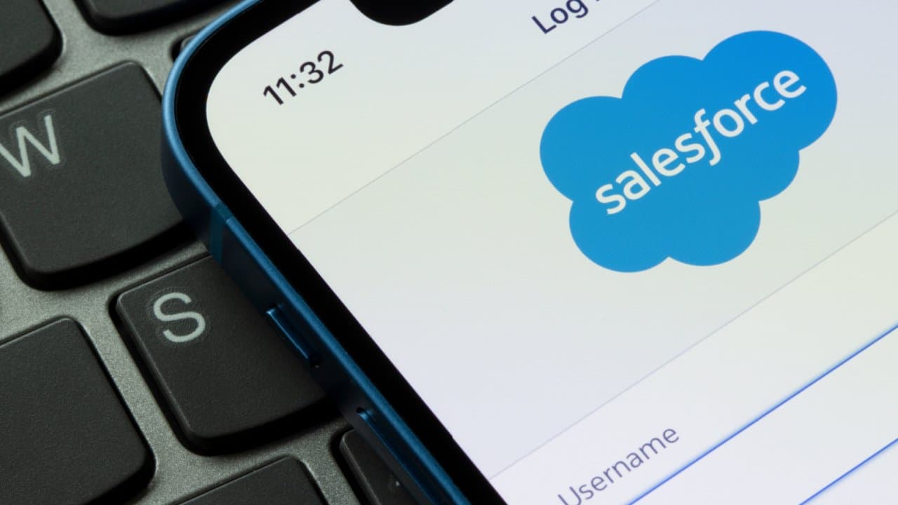 Salesforce'un Fin Satın Alımı: Yapay Zeka ve Müşteri Hizmetleri Üzerindeki Etkisi